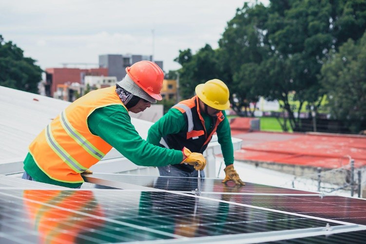 solar technicians installing solar panels